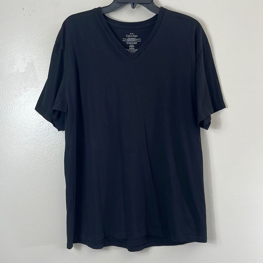 Calvin Klein Tee shirt black v-neck short sleeve men’s size XL